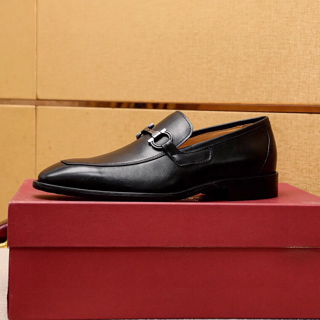 Men's shoes 💰480 💐 Product trademark: Ferragamo "Ferragamo" casual leather shoes Regular size: 38-44 (45🉑️customized) Product materials: Selected imported first-layer calfskin upper + luxury hardware buckle, imported water-dyed cow leather lining. Strong three-dimensional visual effect, original outsole color: 1⃣️color optional